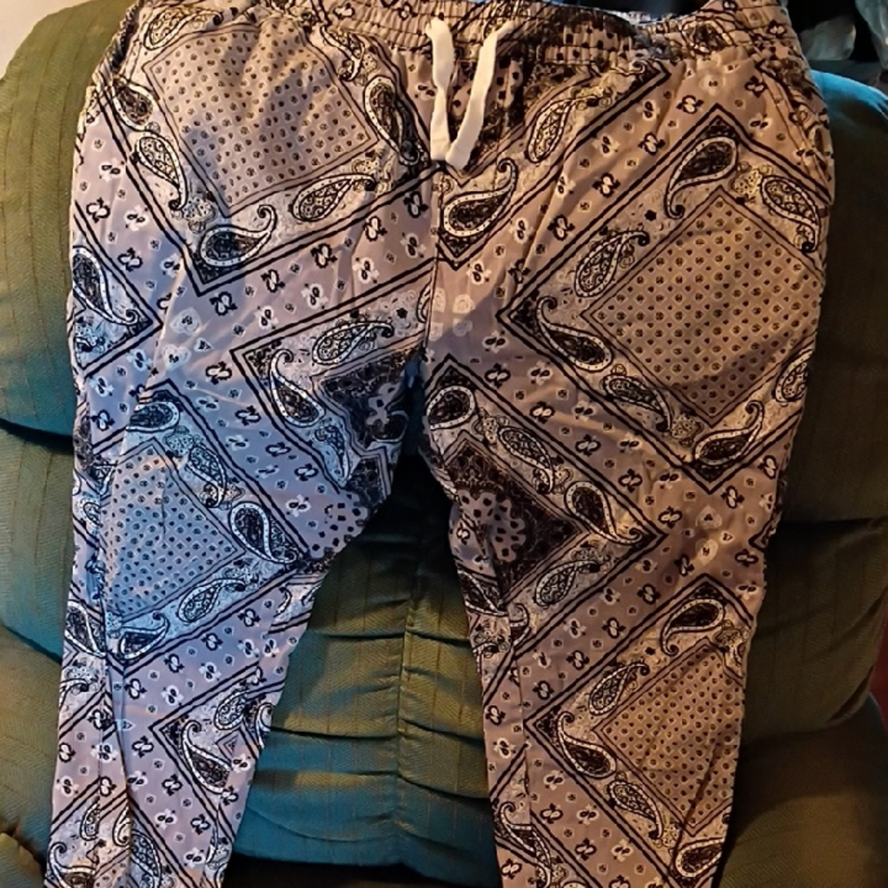 fresh Black & White Paisley Drawstring Joggers